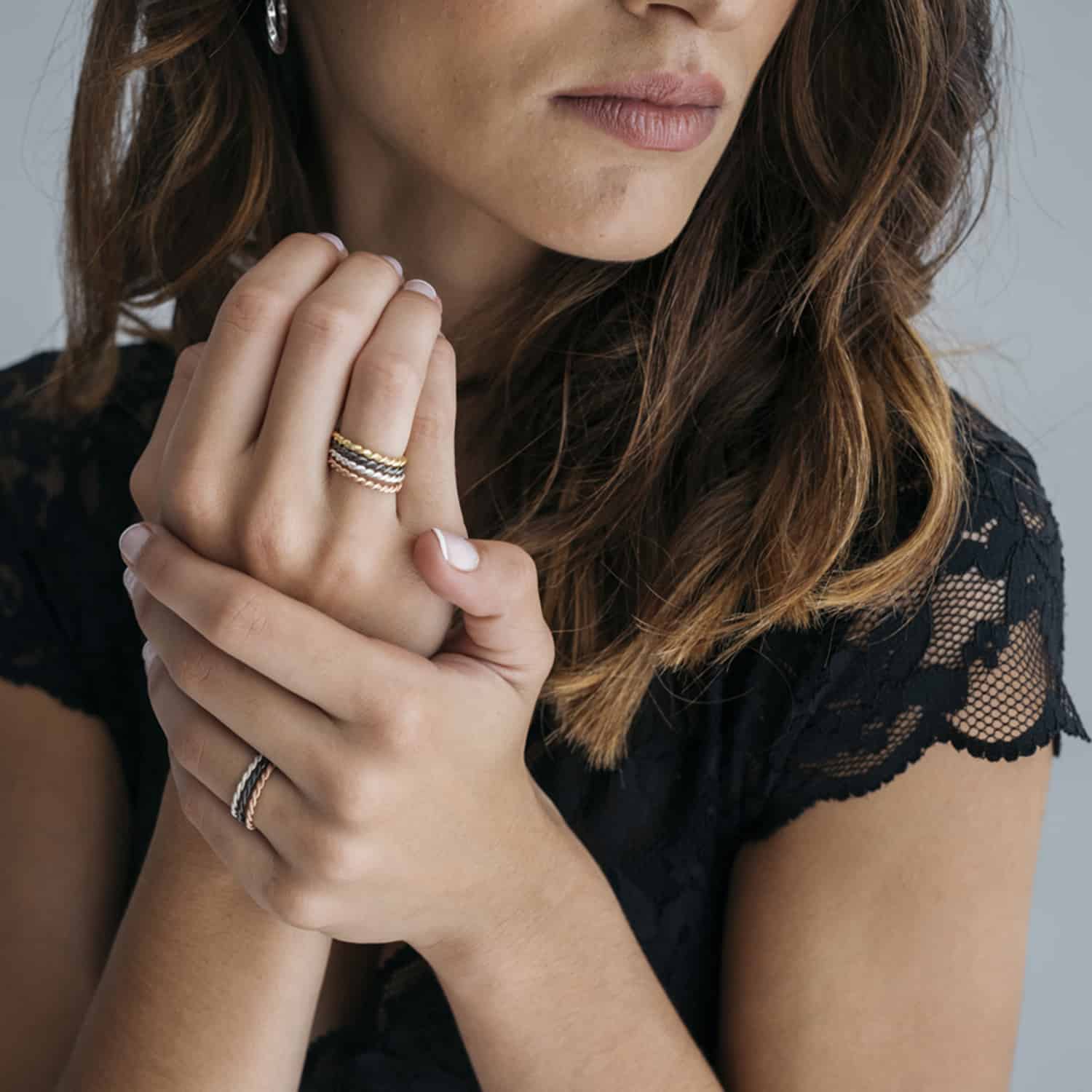 Anillo Twisted L