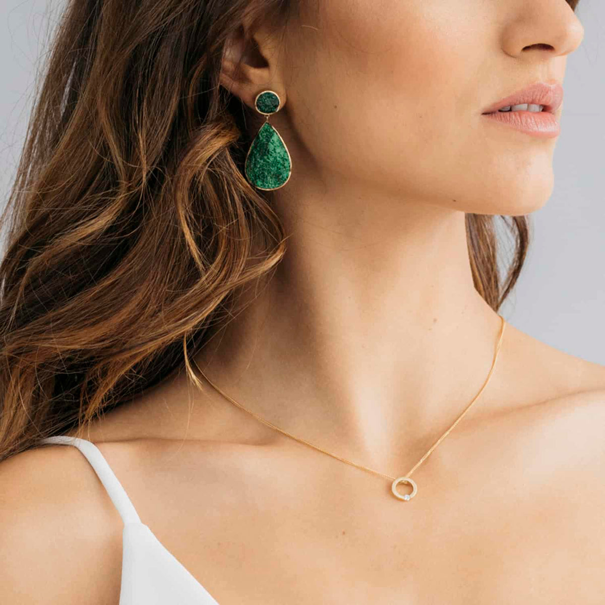 Pendientes Gota Grandes Uvarovita Oro