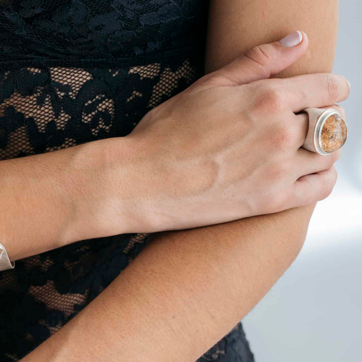 Anillo Lodolita con Hilo de Oro