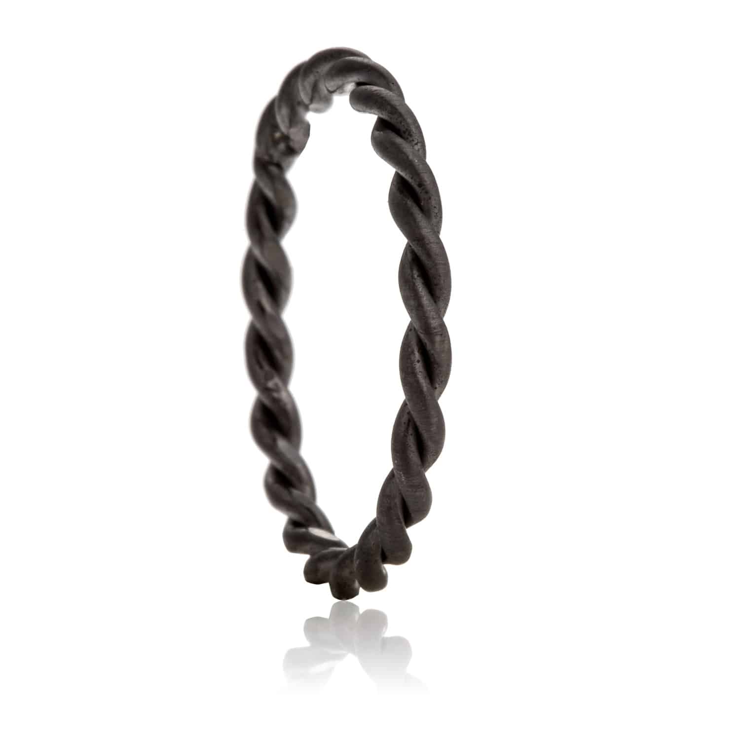Anillo Twisted L