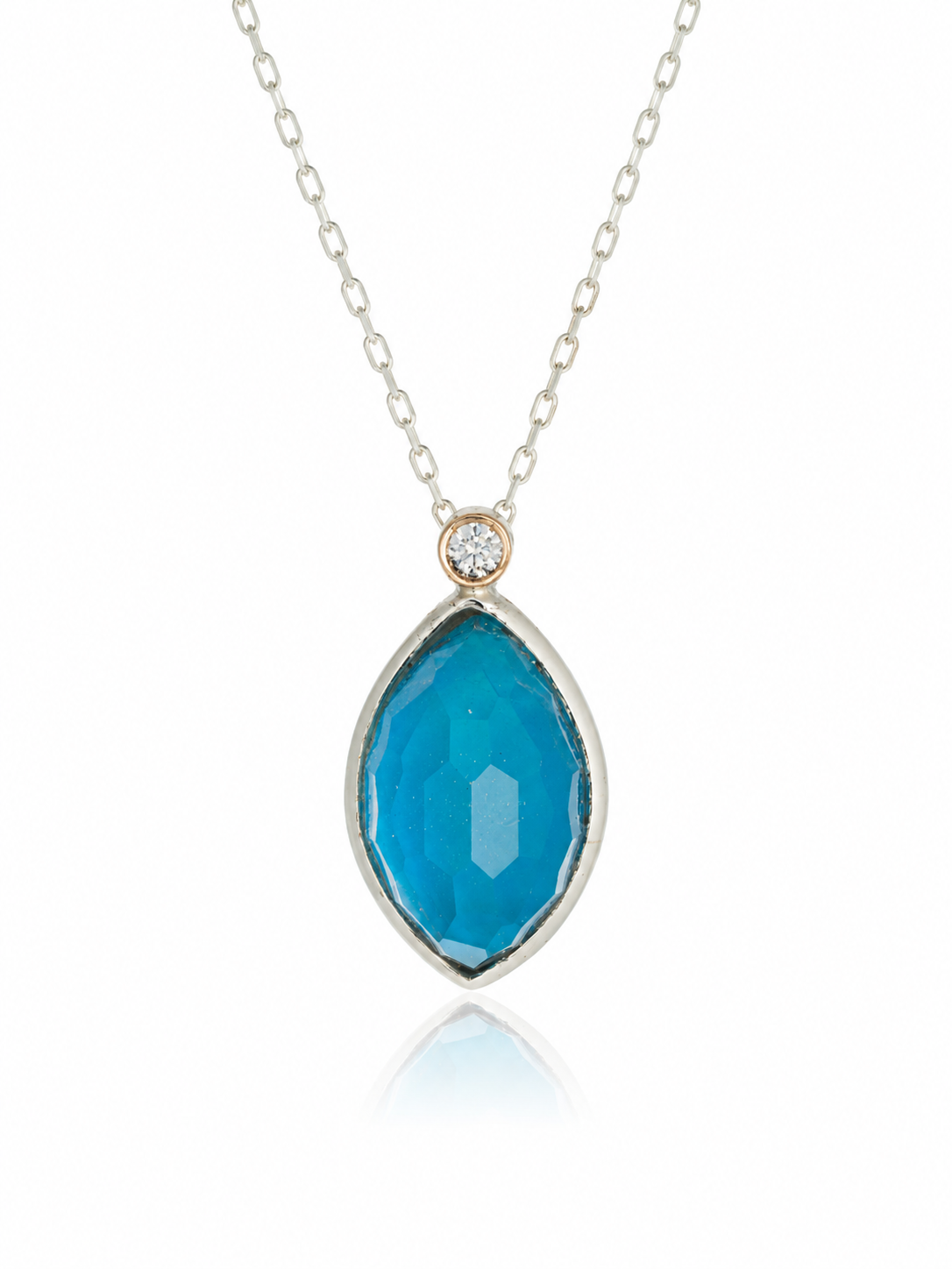 Collar Triplete y Diamante  con hilo de oro