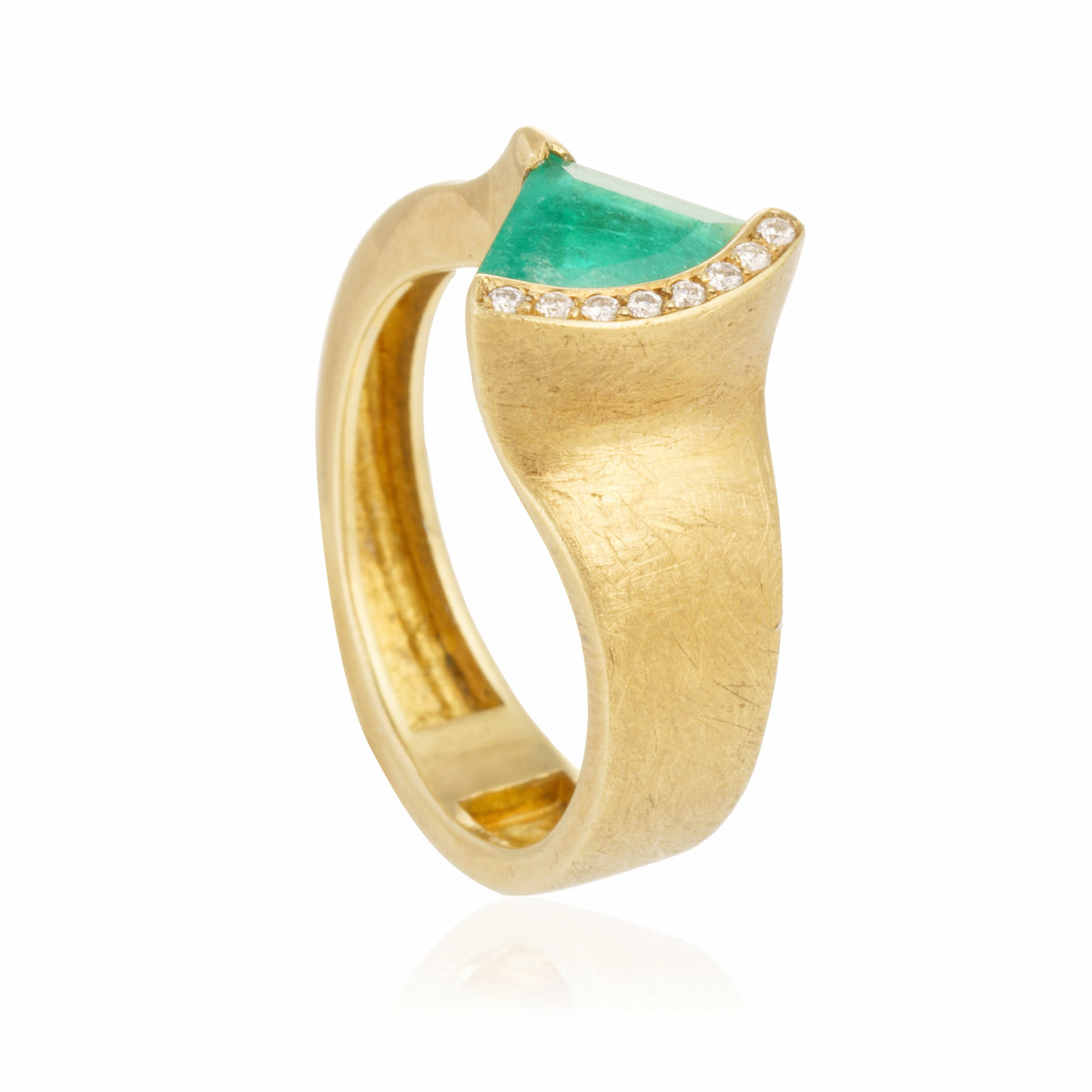 Anillo Esmeralda Triangular y Diamantes Oro
