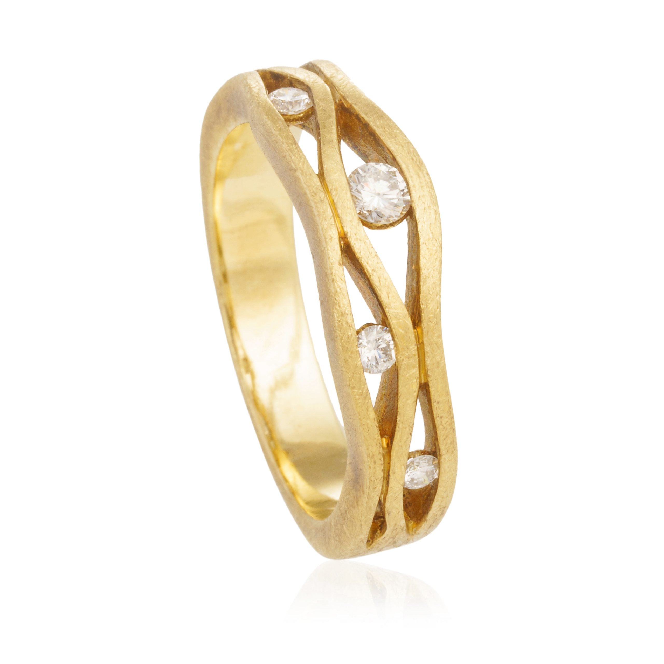 Anillo ondas y brillantes